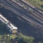 Tren de pasajeros se descarrila en el sur de Inglaterra; autoridades trabajan en el lugar