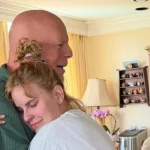 Bruce Willis reaparece en la boda de su hija Tallulah en emotivo momento familiar