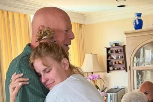 Bruce Willis reaparece en la boda de su hija Tallulah en emotivo momento familiar