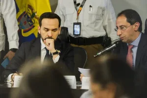 Presidente de Colombia pide a Trump suspender temporalmente aranceles tras terremoto
