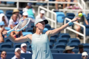 Swiatek debuta con victoria en Cincinnati tras coronarse en Toronto