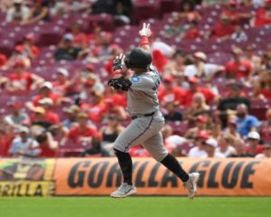 Heriberto Hernández y Javier Sanoja impulsan triunfo de los Marlins sobre Cincinnati