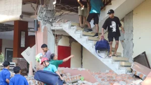 Sube a 68 la cifra de muertos por terremoto en Indonesia