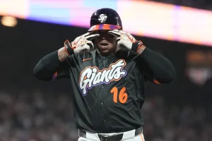 Rafael Devers conecta jonrón y Gigantes vencen 3-1 a Rojos