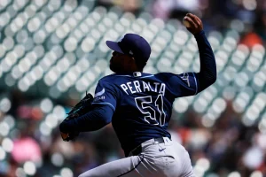 Freddy Peralta y Randy Vásquez ganan todos los resultados de MLB