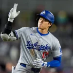 Shohei Ohtani recibe una noche de descanso mientras persisten sus molestias en el bíceps y el cuello
