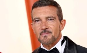 Antonio Banderas llama a los jóvenes a buscar más allá de las nuevas tecnologías