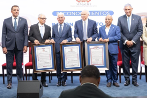 senado-reconoce-trayectoria-de-medicos-ramon-modesto-tallaj-y-elbi-eulogio-morla-baez