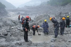 China eleva a 31 los muertos por riada en Tíbet mientras continúan desaparecidas más de 500 personas