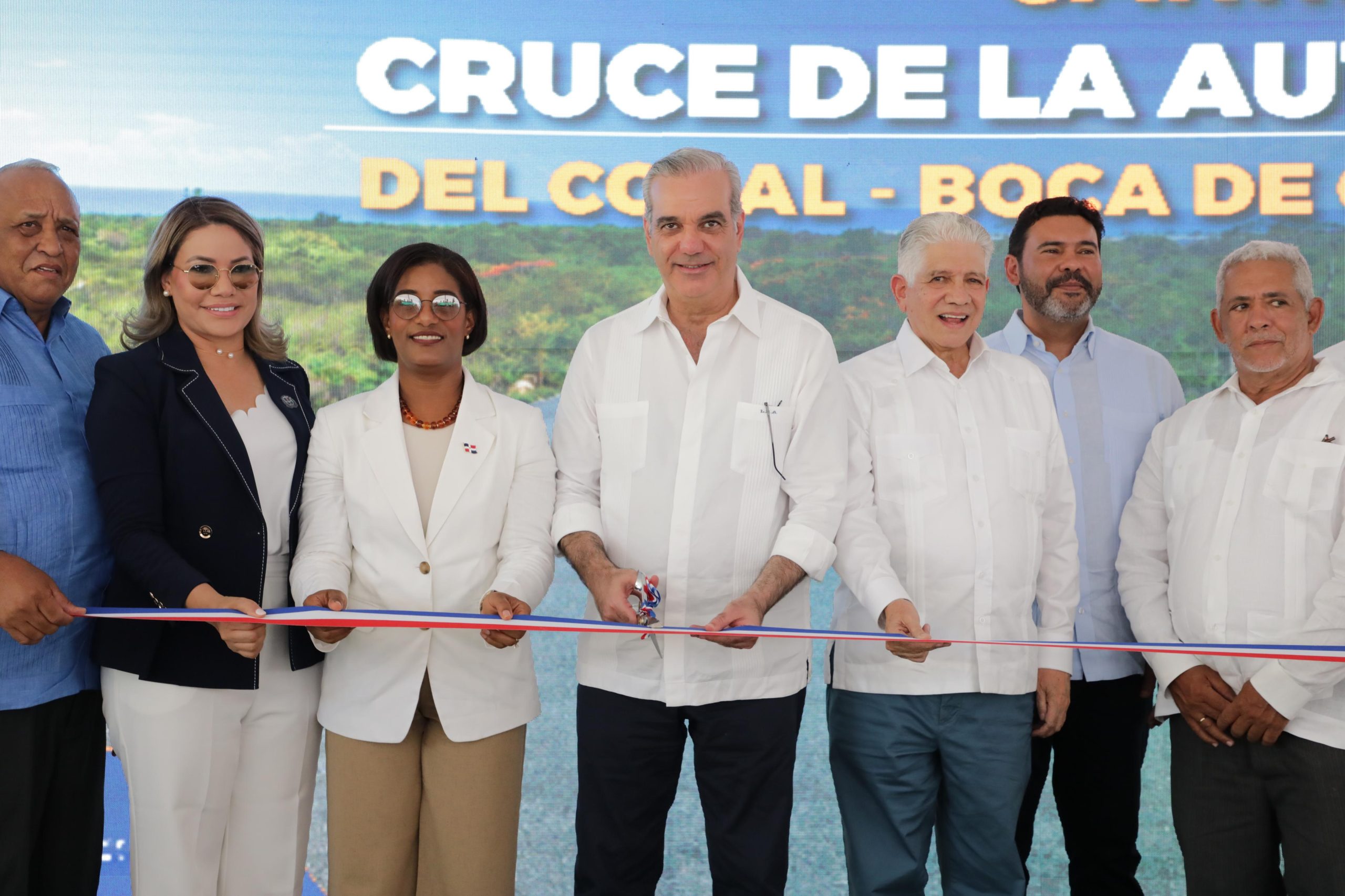 Abinader entrega obra vial esperada por más de dos décadas en La Altagracia
