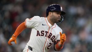 Altuve y Varsho lideran triunfo de los Astros sobre los Medias Blancas