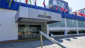 Aduanas decomisa más de 600 mil dólares no declarados en el Aeropuerto Internacional de las Américas