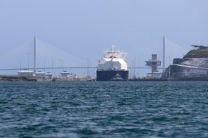 Canal de Panamá reduce tránsito de buques por El Niño