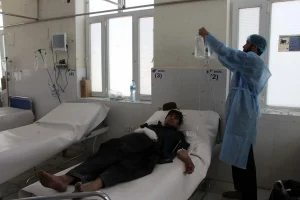 Pakistán ordena salida de estudiantes de medicina afganos y bloquea nuevas matrículas