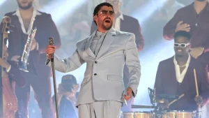 Bad Bunny gana su primer Emmy por el espectáculo de medio tiempo del Super Bowl