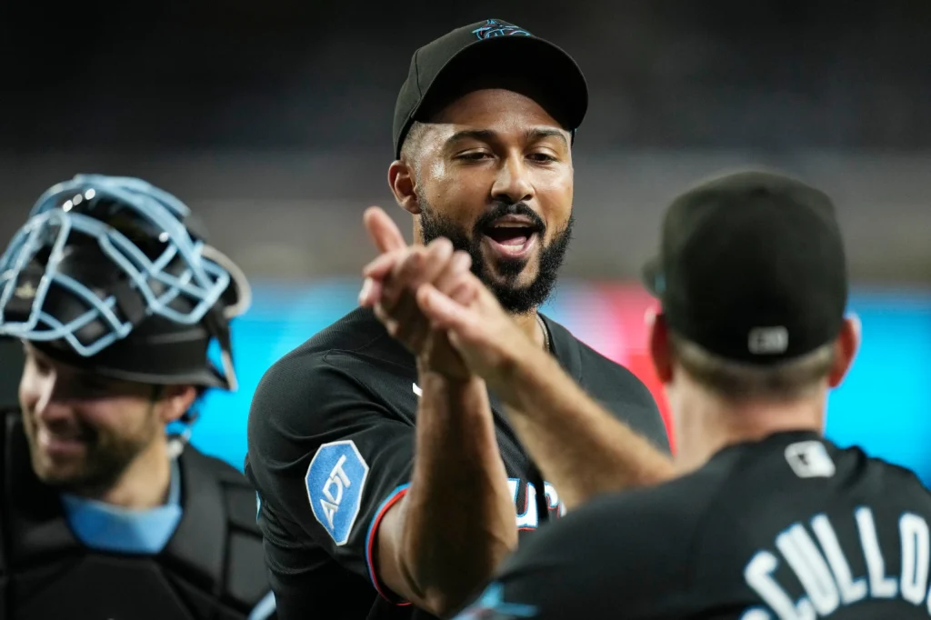 sandy-alcantara-sale-del-bullpen-con-un-dia-de-descanso-y-logra-su-primer-salvamento-de-por-vida-con-los-marlins