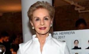 Carolina Herrera deslumbra a sus 87 años con tacones de 10 centímetros