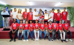 Alcaldía de Santiago premia a los campeones Liga Chino Suazo