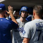 Tucker impulsa a Dodgers al título del Oeste