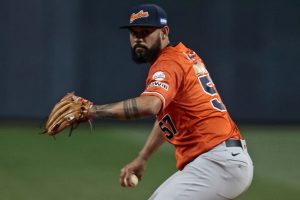 Estrellas anuncian relevista Richard Guasch como importado