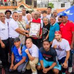 Reconocen maestro Chencho Peña en cartelera de boxeo
