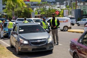 INTRANT y DIGESETT fiscalizan a 12 conductores de concho en Santiago