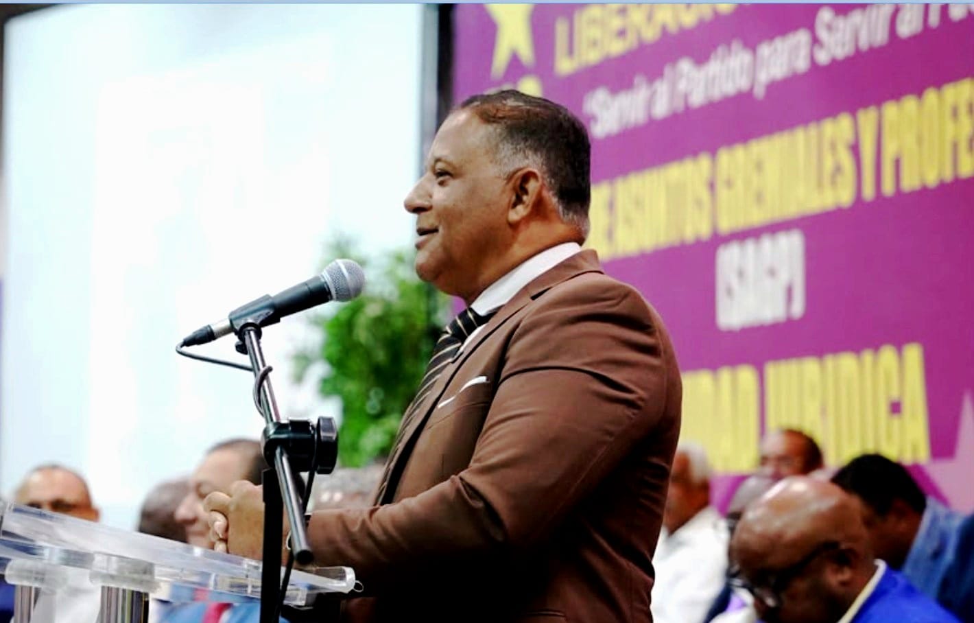 Isael Rodríguez es escogido por aclamación como candidato del PLD a la presidencia del CARD