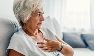 Menopausia puede aumentar el riesgo cardiovascular en mujeres