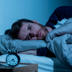 Estudio revela riesgos asociados al insomnio para la salud cerebral