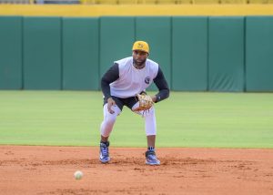 Aderlin Rodríguez y Jorge Bonifaciose reportan a las práticas de Aguilas Cibaeñas
