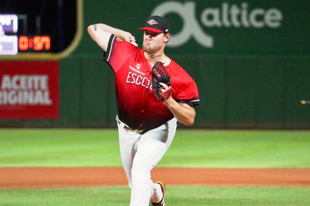 escogido-contrata-a-los-lanzadores-west-y-austin