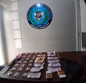dintel-ocupa-71-gramos-de-presuntas-drogas-y-detiene-a-joven-durante-operativo-en-valverde