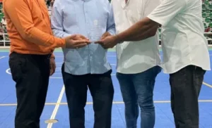 Ramón Chávez R. recibe reconocimiento en Ciudad Juan Bosch