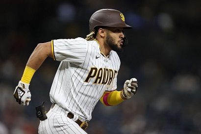 padres-sobreviven-con-king-como-heroe-y-obligan-al-juego-4