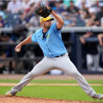 Toros anuncian contratación de lanzadores Record y Conley