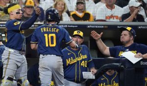 Mitchell y Chourio conducen a Milwaukee a la Serie de CampeonatO