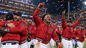 ¡Los Guardians desafían la eliminación, remontan un 0-2 y avanzan a la Serie de Campeonato!