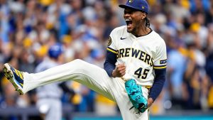 dieron-primero:-cerveceros-vencen-2-1-a-dodgersturang-pega-jonron-y-el-bullpen-cumple.