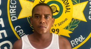se-entrega-hombre-acusado-de-amenazar-con-machete-a-director-de-escuela-en-barahona