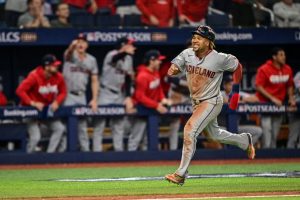 Cleveland remonta ante Tampa Bay y golpea primero en la Serie de Campeonato