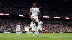 real-madrid-vence-al-villarreal-en-un-partido-marcado-por-la-expulsion-de-vinicius-jr.