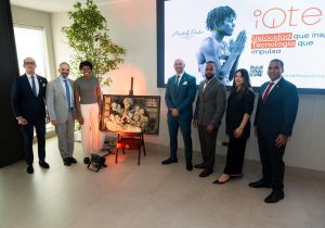 iQtek homenajea a Marileidy Paulino con una escultura que celebra sus triunfos y el orgullo dominicano