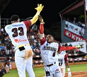 Gigantes vencen 4-1 a las Águilas tras jonrón de Jorge