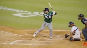 Estrellas apalean 11-0 a los Toros con ofensiva de 17 hits en noche inaugural en La Romana