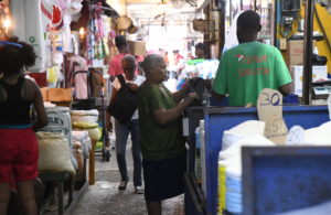 Amas de casa denuncian que el dinero no alcanza para cubrir la canasta básica