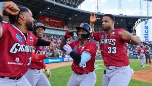 Jefferson Rojas pega dos jonrones y Gigantes aplastan 7-1 al Licey