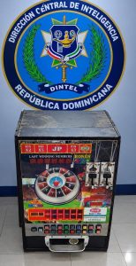 Policía ocupa máquinas tragamonedas y presunta marihuana en Montecristi