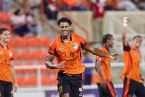Jean Carlos López y Anthony Sosa lideran remontada del Cibao FC ante Moca