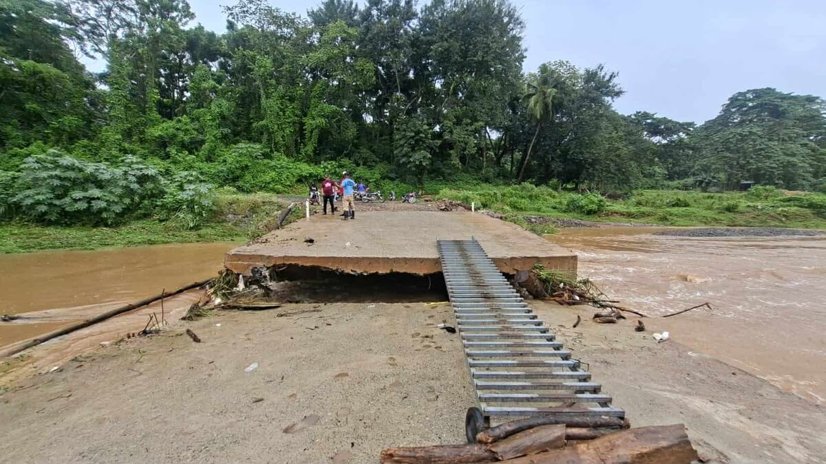 FP exige solución urgente tras colapso de puente provisional en Monte Plata y llama a prevenir riesgos por lluvias