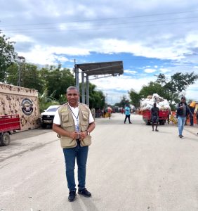 CESFRONT retiene al periodista Vargavila Riverón mientras grababa en la frontera con Haití